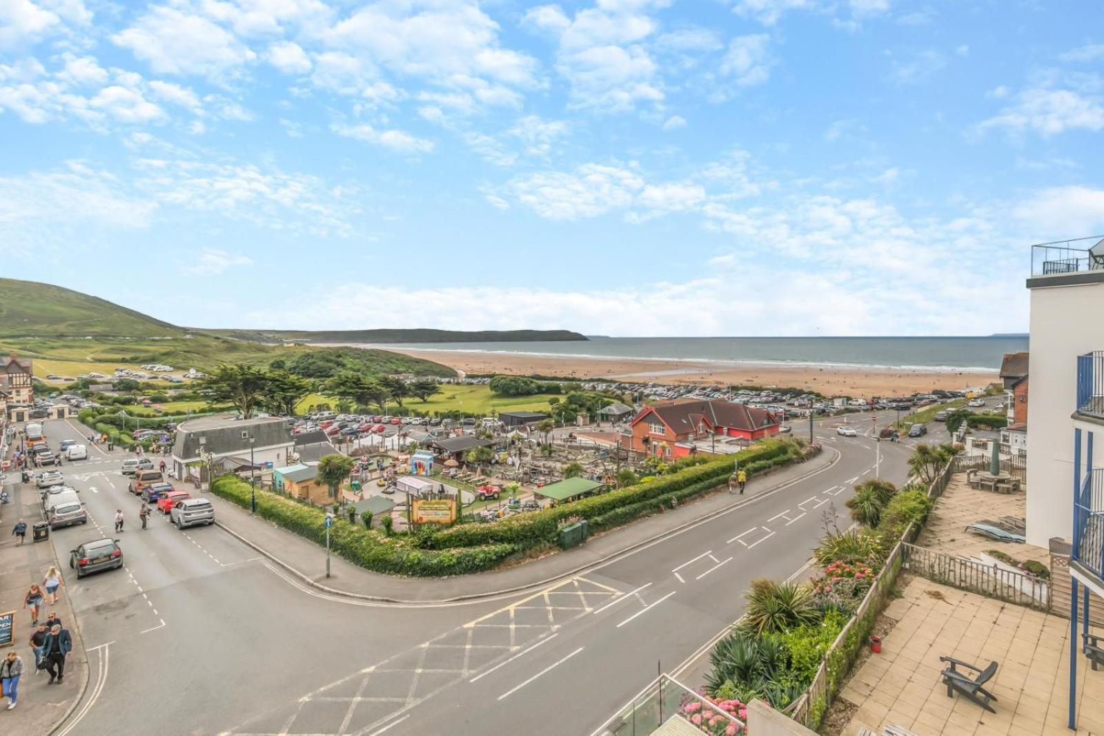 8 Woolacombe West - Luxury Apartment At Byron Woolacombe, Only 4 Minute Walk To Woolacombe Beach! Dış mekan fotoğraf