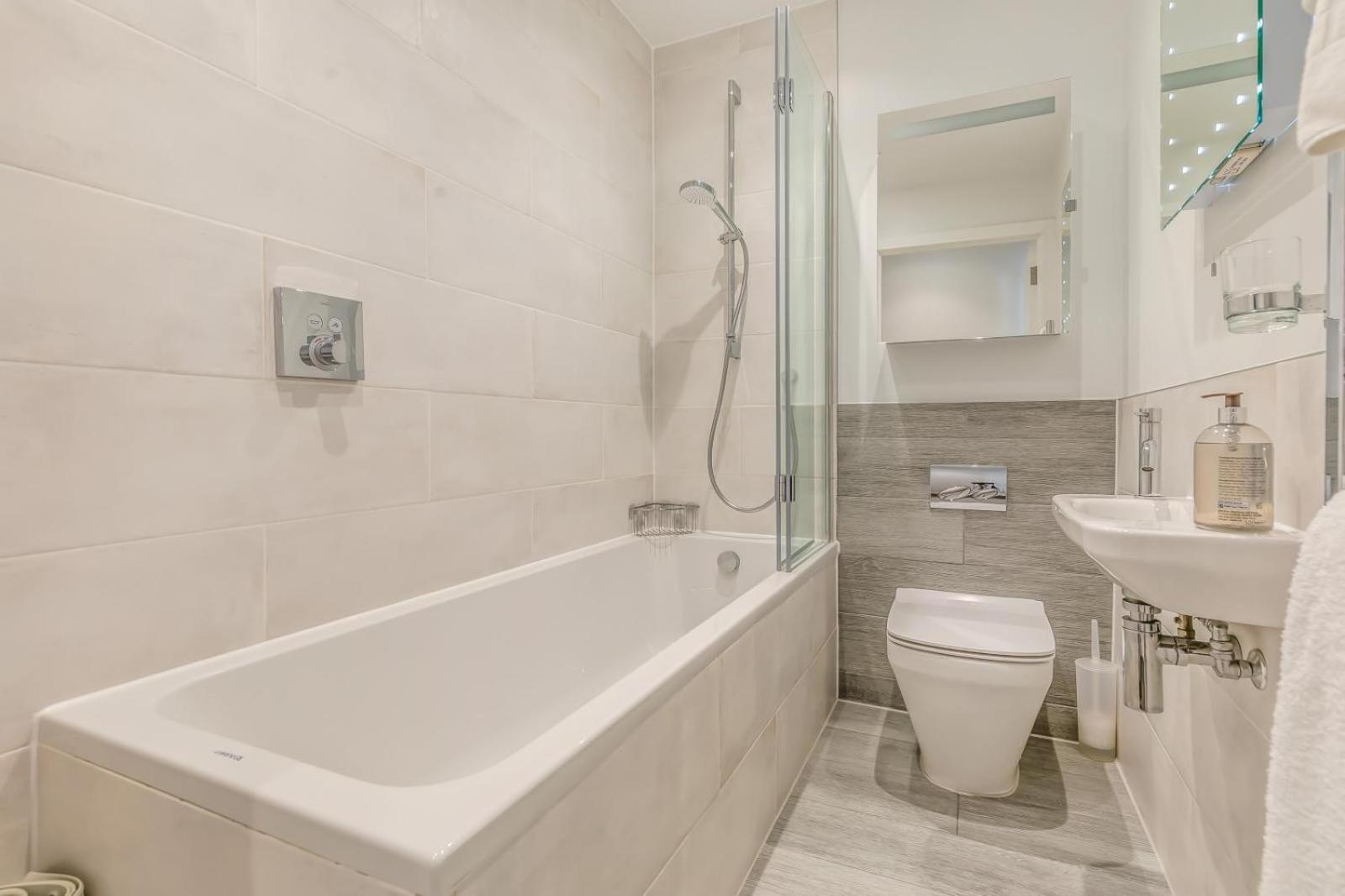 8 Woolacombe West - Luxury Apartment At Byron Woolacombe, Only 4 Minute Walk To Woolacombe Beach! Dış mekan fotoğraf